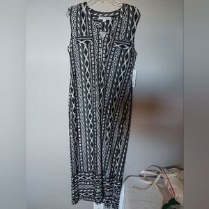 Emma & Michele Maxi Black & White Geometric Sleeveless Dress NWT Size Medium